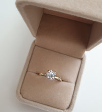 Lustrous Solitaire: 1.3 CT Round Brilliant Engagement Ring in Yellow Gold
